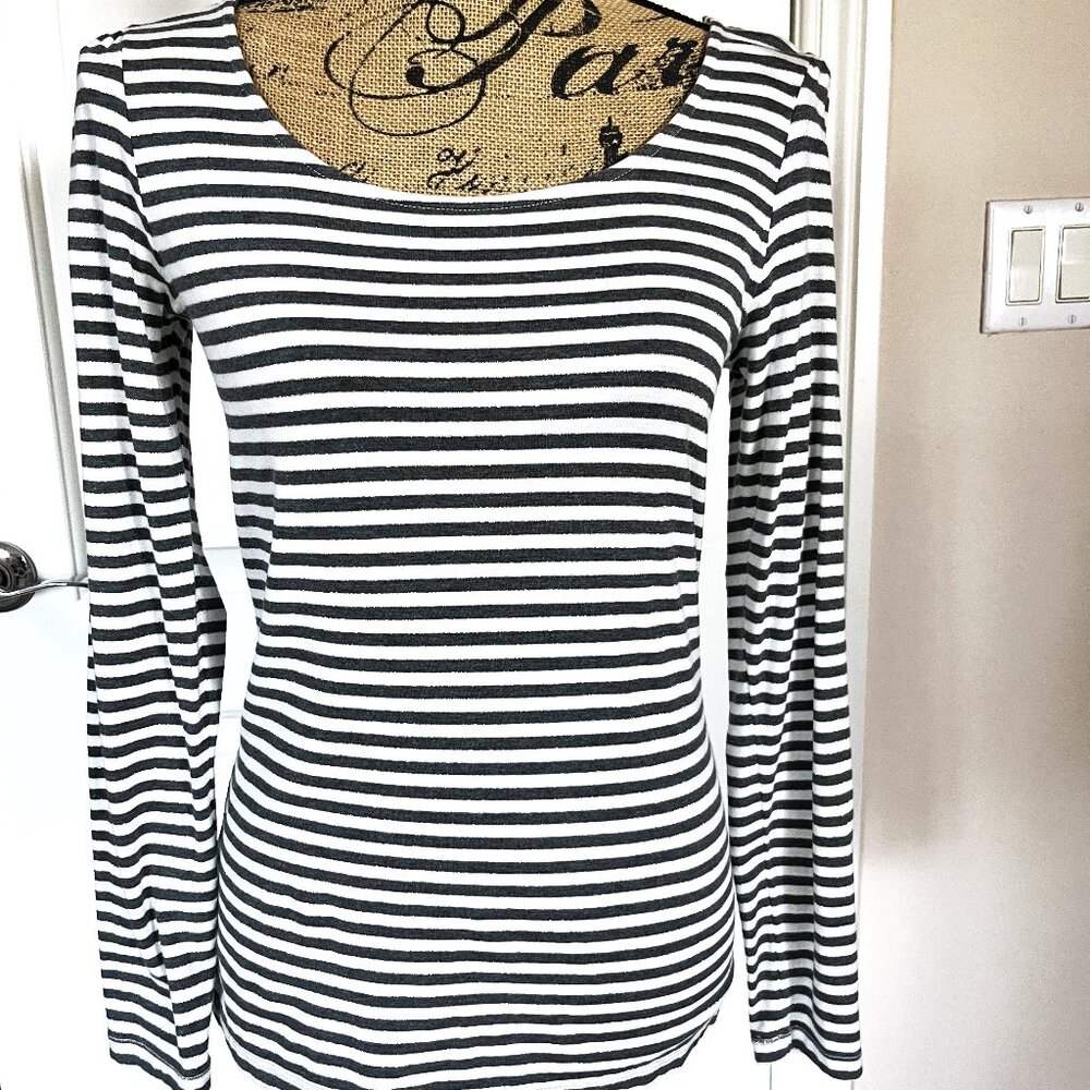 Ann Taylor Knit Top Light Gray White Metallic Long Sleeves
